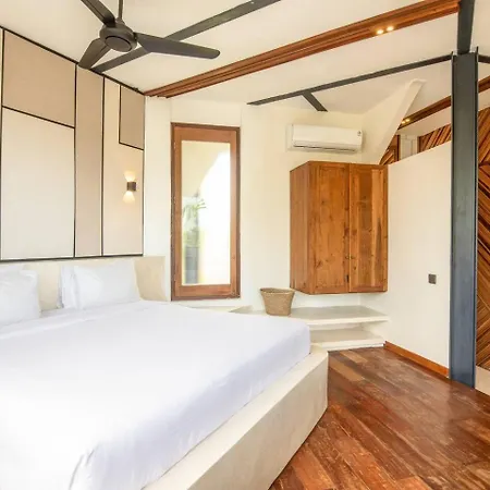 Hotel Luxurious 1-Br Loft Art Deco Flair Shared Pool
