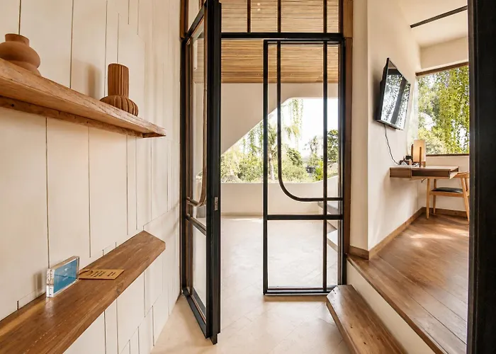 Modern 1-br Loft With Art Deco Vibe Shared Pool Hotel