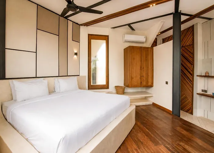 Modern 1-br Loft With Art Deco Vibe Shared Pool *